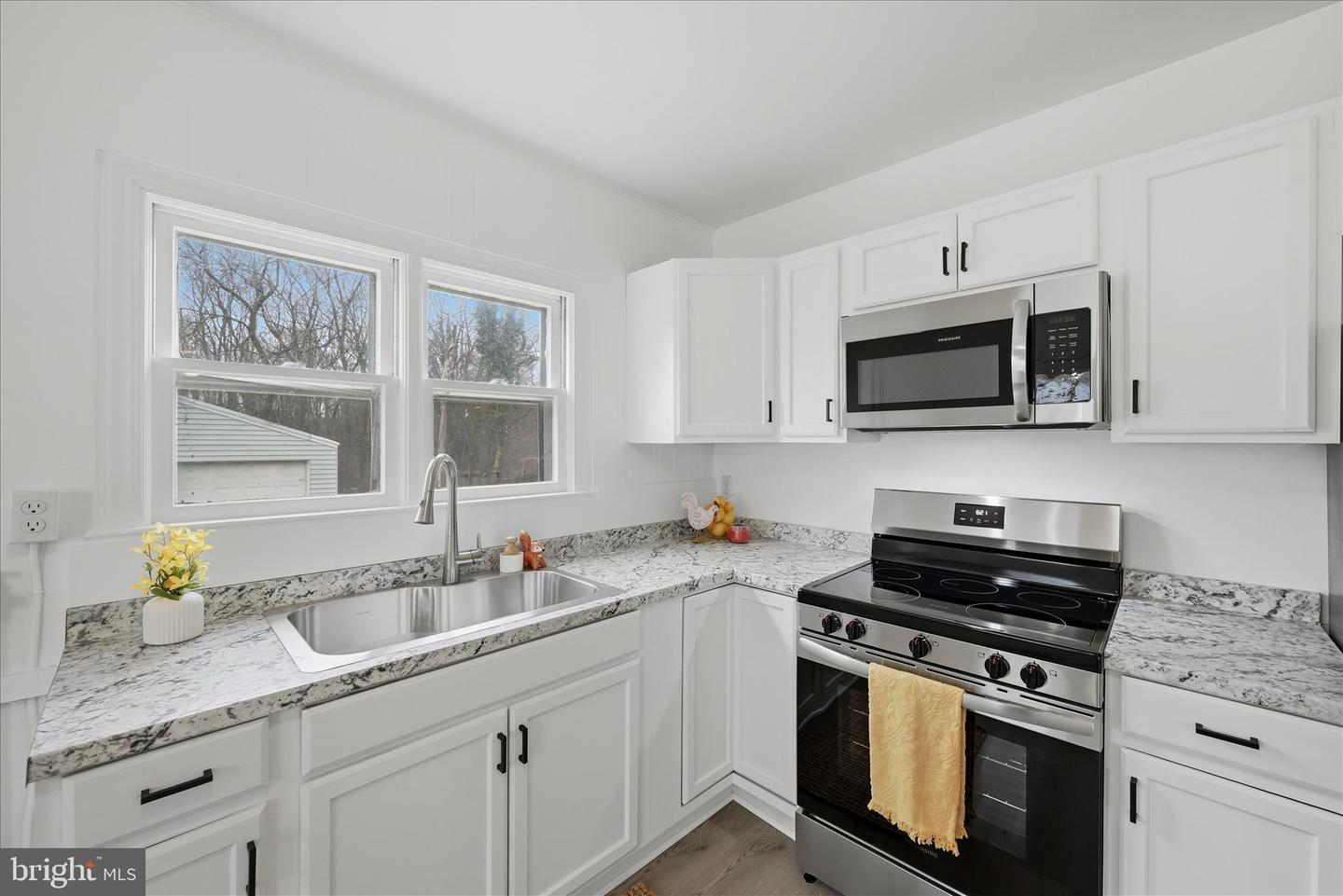 719 SMITHFIELD AVE, WINCHESTER, Virginia 22601, 2 Bedrooms Bedrooms, ,1 BathroomBathrooms,Residential,For sale,719 SMITHFIELD AVE,VAFV2039748 MLS # VAFV2039748