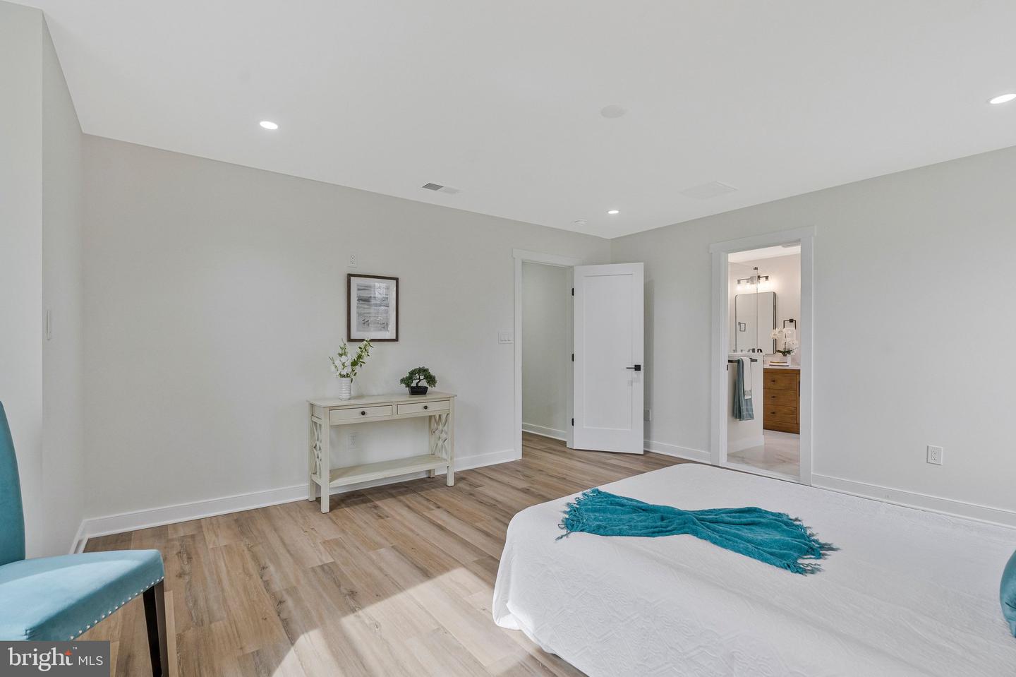 656 STUART CT, HERNDON, Virginia 20170, 5 Bedrooms Bedrooms, ,3 BathroomsBathrooms,Residential,For sale,656 STUART CT,VAFX2292474 MLS # VAFX2292474