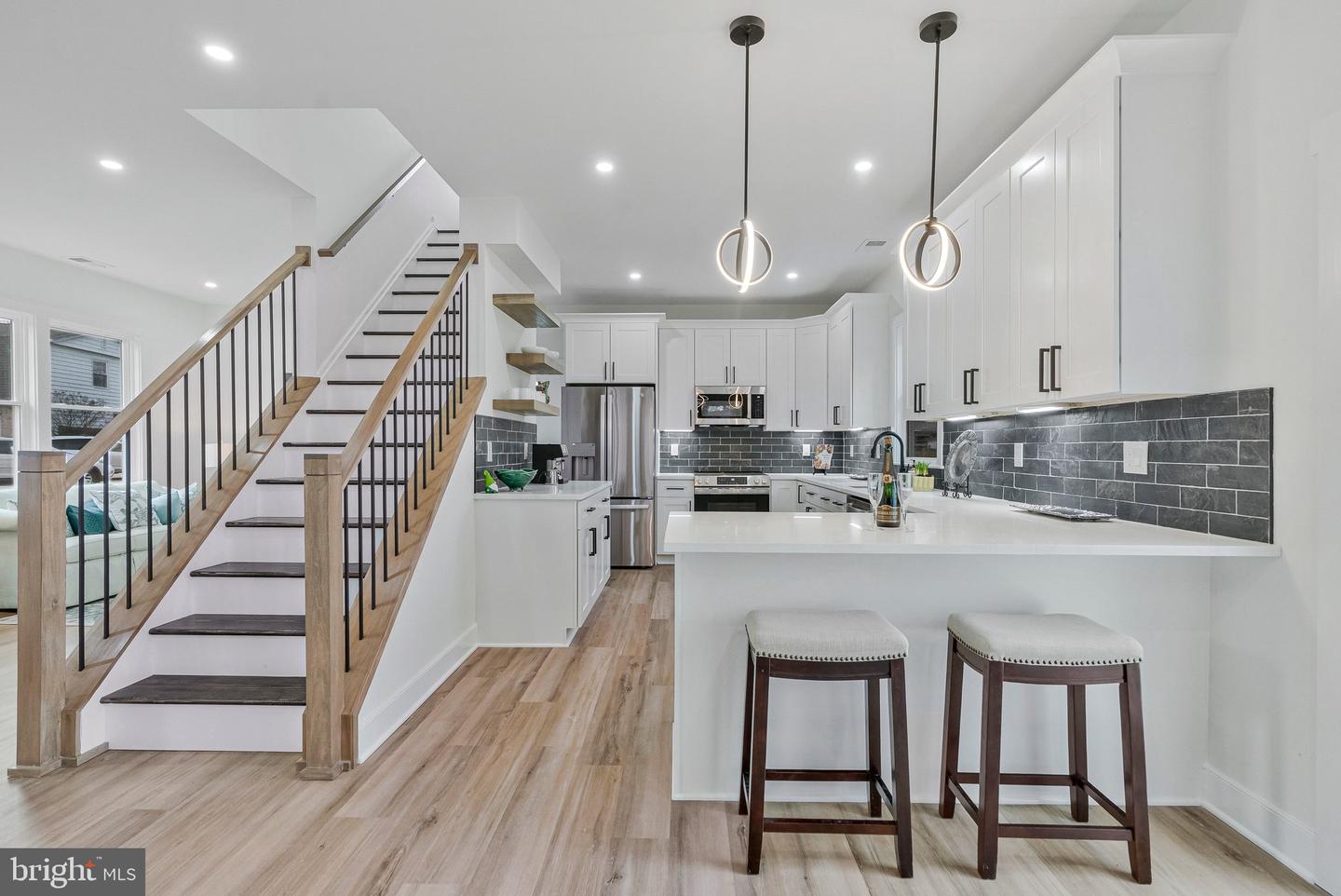 656 STUART CT, HERNDON, Virginia 20170, 5 Bedrooms Bedrooms, ,3 BathroomsBathrooms,Residential,For sale,656 STUART CT,VAFX2292474 MLS # VAFX2292474