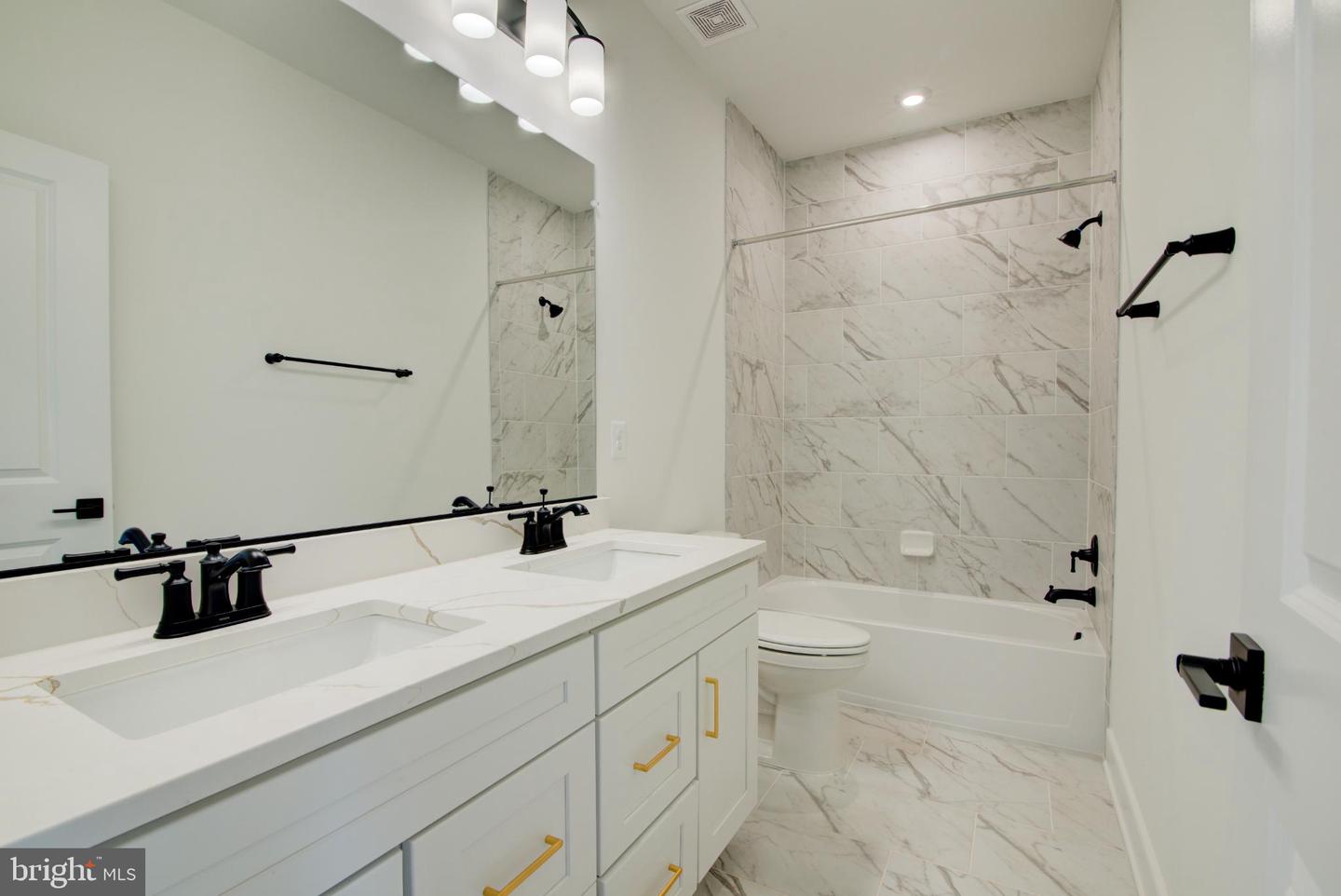 42609 HOUDINI REST TER, LEESBURG, Virginia 20176, 4 Bedrooms Bedrooms, ,4 BathroomsBathrooms,Residential,For sale,42609 HOUDINI REST TER,VALO2116578 MLS # VALO2116578