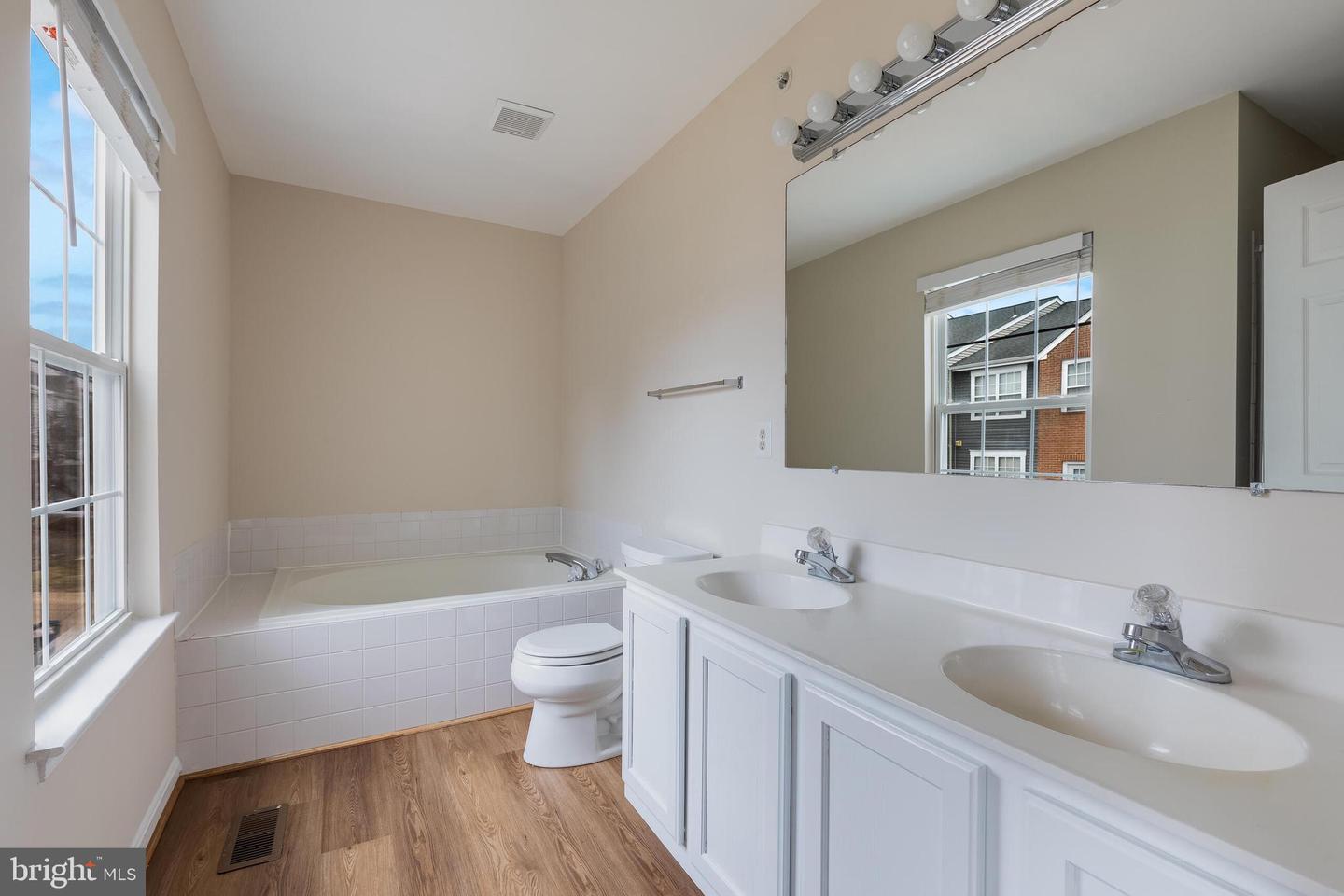 11252 STAGESTONE WAY, MANASSAS, Virginia 20109, 3 Bedrooms Bedrooms, ,2 BathroomsBathrooms,Residential,For sale,11252 STAGESTONE WAY,VAPW2113146 MLS # VAPW2113146