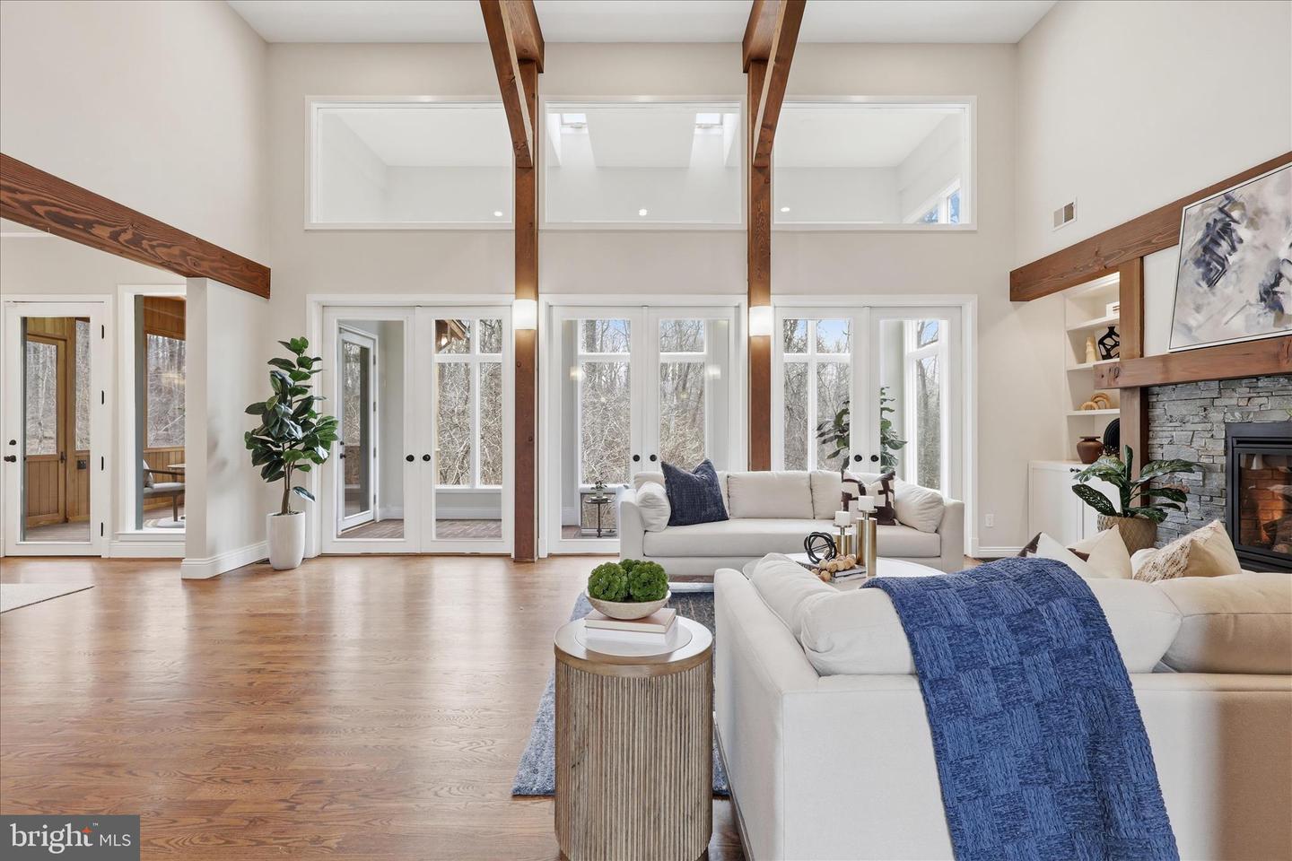 945 HICKORY RUN LN, GREAT FALLS, Virginia 22066, 4 Bedrooms Bedrooms, ,4 BathroomsBathrooms,Residential,For sale,945 HICKORY RUN LN,VAFX2292532 MLS # VAFX2292532