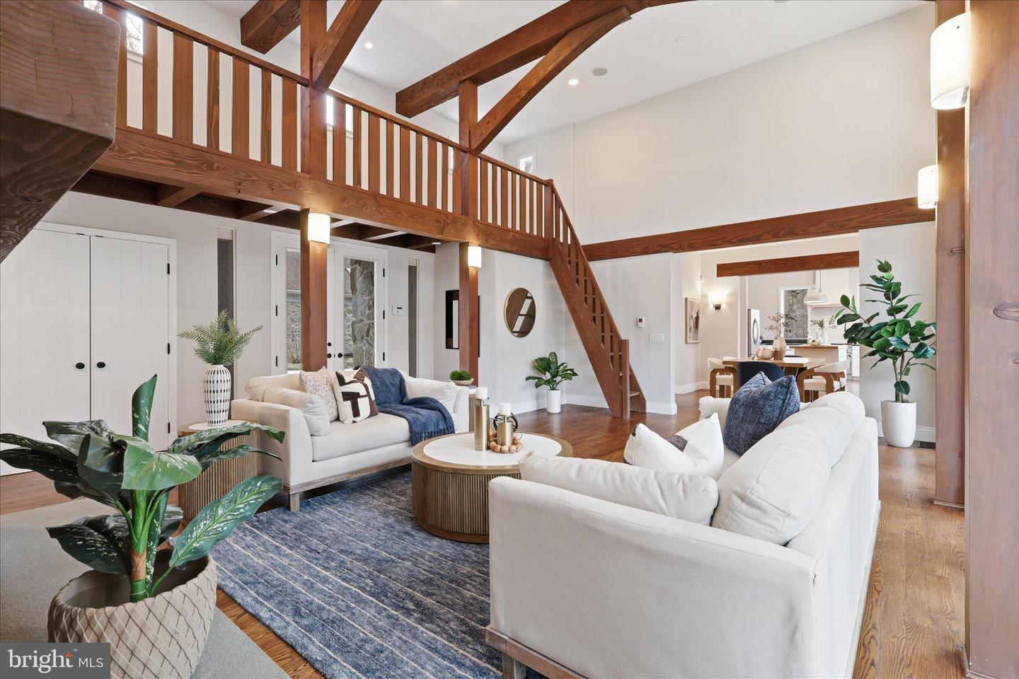 945 HICKORY RUN LN, GREAT FALLS, Virginia 22066, 4 Bedrooms Bedrooms, ,4 BathroomsBathrooms,Residential,For sale,945 HICKORY RUN LN,VAFX2292532 MLS # VAFX2292532