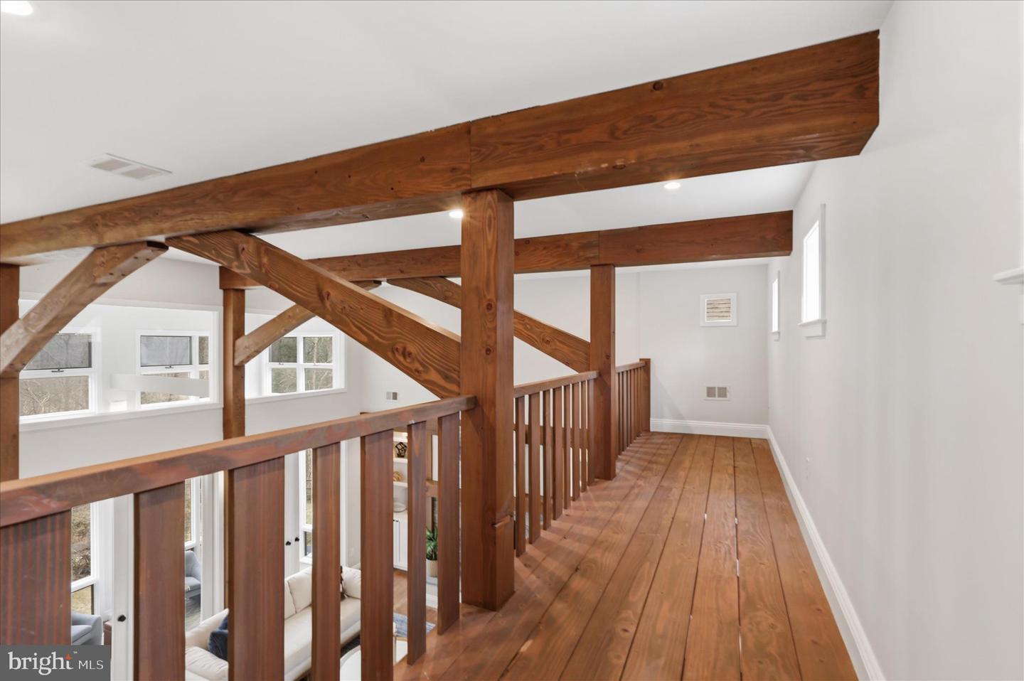 945 HICKORY RUN LN, GREAT FALLS, Virginia 22066, 4 Bedrooms Bedrooms, ,4 BathroomsBathrooms,Residential,For sale,945 HICKORY RUN LN,VAFX2292532 MLS # VAFX2292532