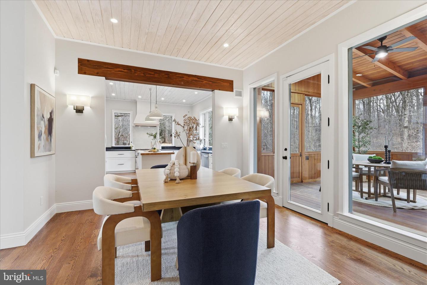 945 HICKORY RUN LN, GREAT FALLS, Virginia 22066, 4 Bedrooms Bedrooms, ,4 BathroomsBathrooms,Residential,For sale,945 HICKORY RUN LN,VAFX2292532 MLS # VAFX2292532