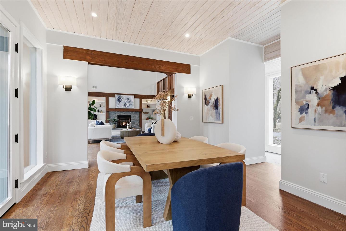 945 HICKORY RUN LN, GREAT FALLS, Virginia 22066, 4 Bedrooms Bedrooms, ,4 BathroomsBathrooms,Residential,For sale,945 HICKORY RUN LN,VAFX2292532 MLS # VAFX2292532