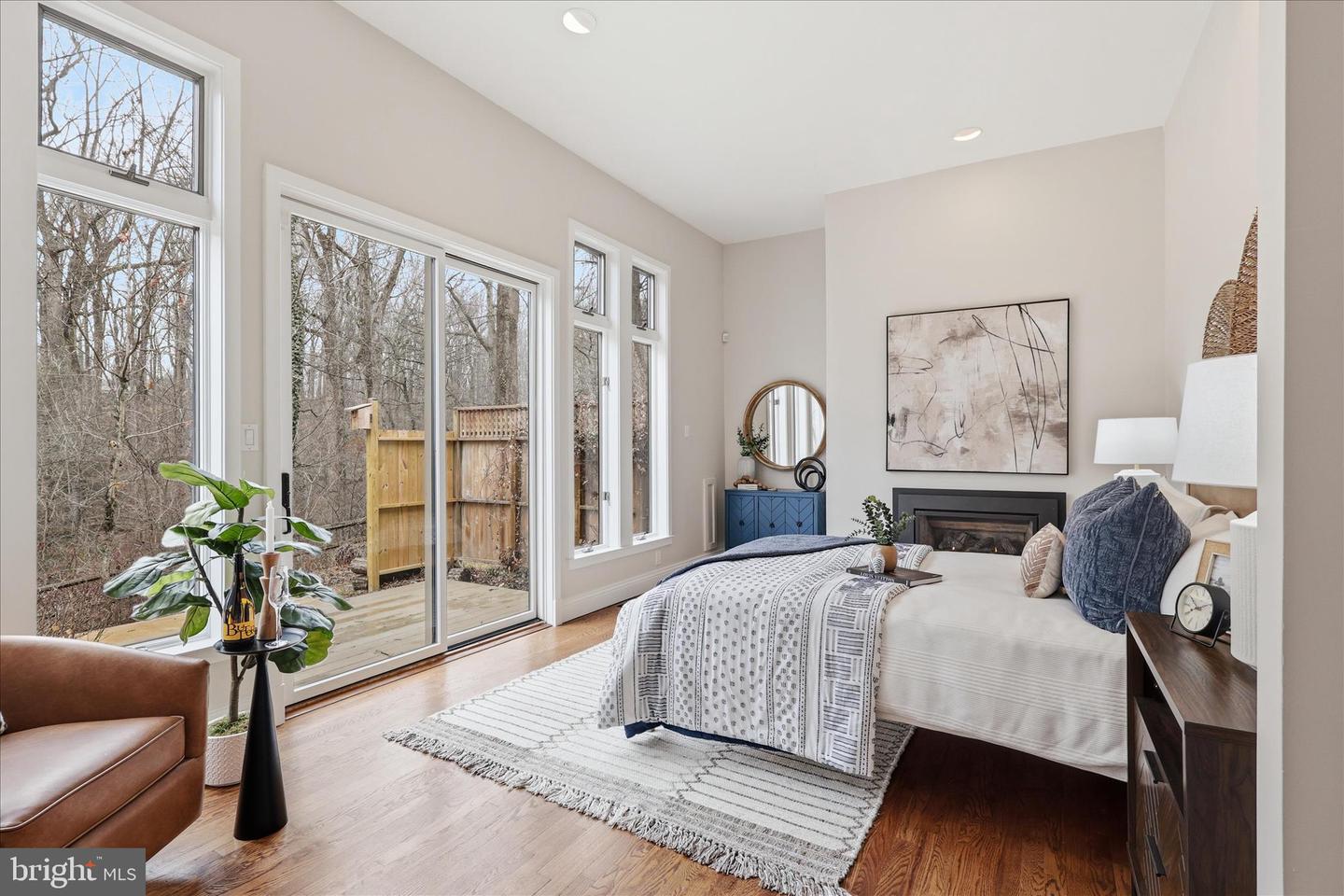 945 HICKORY RUN LN, GREAT FALLS, Virginia 22066, 4 Bedrooms Bedrooms, ,4 BathroomsBathrooms,Residential,For sale,945 HICKORY RUN LN,VAFX2292532 MLS # VAFX2292532