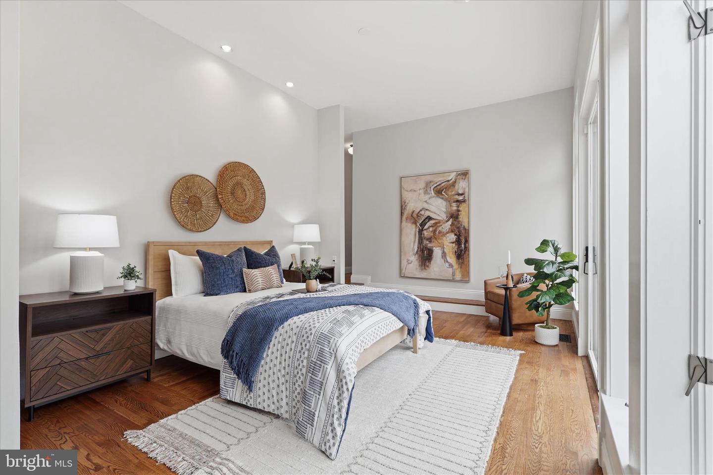 945 HICKORY RUN LN, GREAT FALLS, Virginia 22066, 4 Bedrooms Bedrooms, ,4 BathroomsBathrooms,Residential,For sale,945 HICKORY RUN LN,VAFX2292532 MLS # VAFX2292532