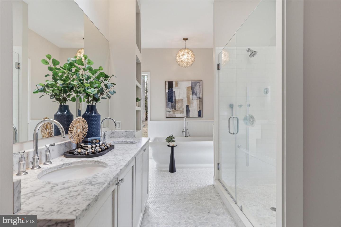 945 HICKORY RUN LN, GREAT FALLS, Virginia 22066, 4 Bedrooms Bedrooms, ,4 BathroomsBathrooms,Residential,For sale,945 HICKORY RUN LN,VAFX2292532 MLS # VAFX2292532