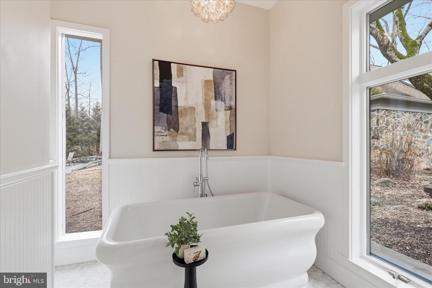 945 HICKORY RUN LN, GREAT FALLS, Virginia 22066, 4 Bedrooms Bedrooms, ,4 BathroomsBathrooms,Residential,For sale,945 HICKORY RUN LN,VAFX2292532 MLS # VAFX2292532