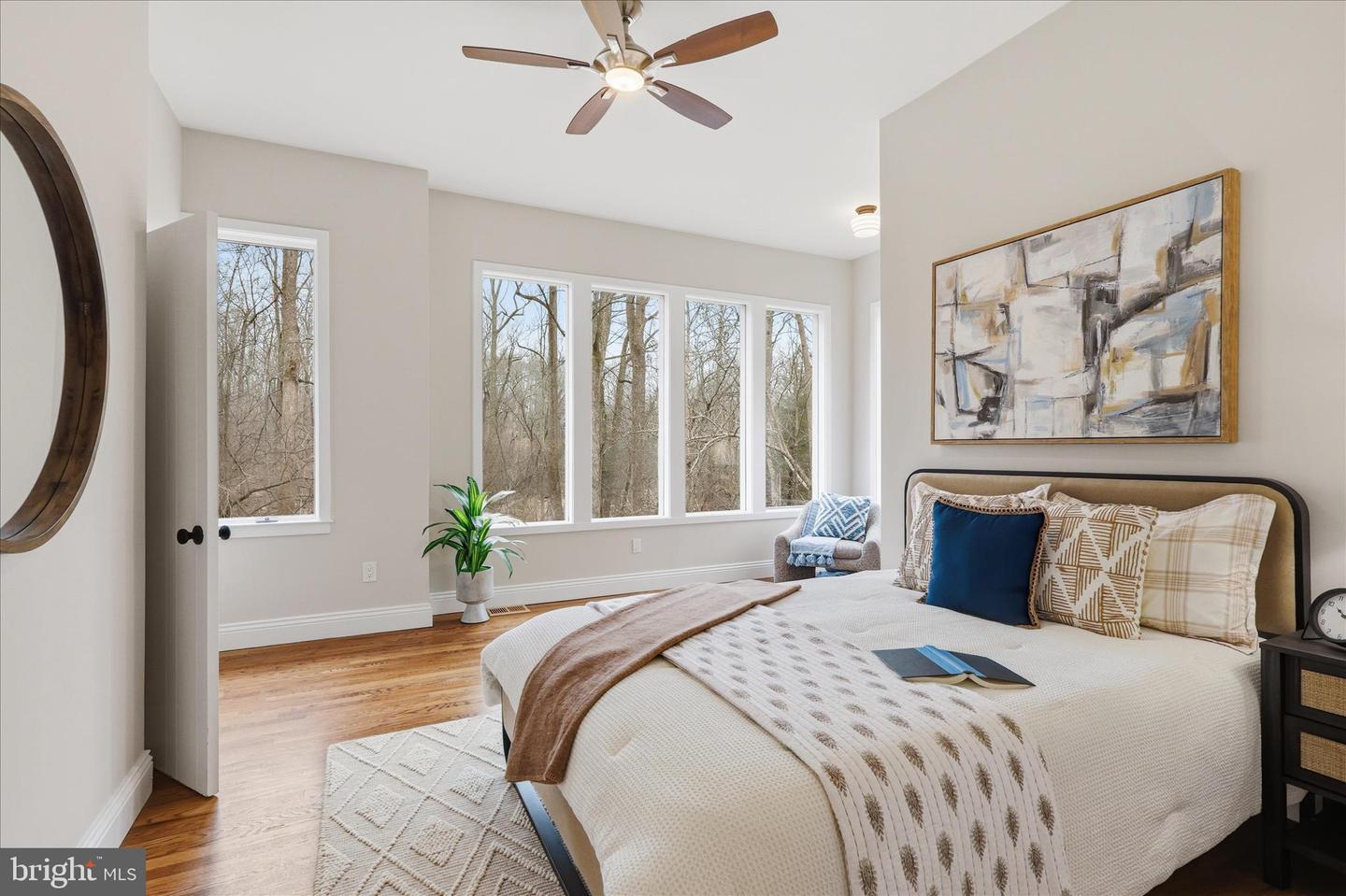 945 HICKORY RUN LN, GREAT FALLS, Virginia 22066, 4 Bedrooms Bedrooms, ,4 BathroomsBathrooms,Residential,For sale,945 HICKORY RUN LN,VAFX2292532 MLS # VAFX2292532