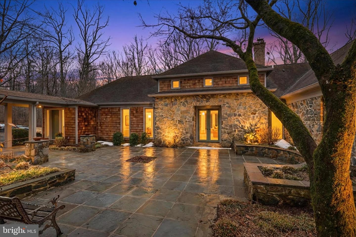 945 HICKORY RUN LN, GREAT FALLS, Virginia 22066, 4 Bedrooms Bedrooms, ,4 BathroomsBathrooms,Residential,For sale,945 HICKORY RUN LN,VAFX2292532 MLS # VAFX2292532