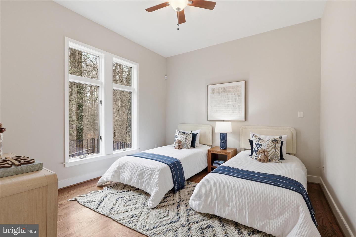 945 HICKORY RUN LN, GREAT FALLS, Virginia 22066, 4 Bedrooms Bedrooms, ,4 BathroomsBathrooms,Residential,For sale,945 HICKORY RUN LN,VAFX2292532 MLS # VAFX2292532