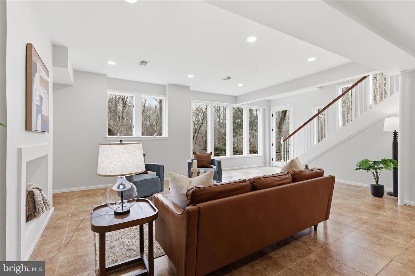 945 HICKORY RUN LN, GREAT FALLS, Virginia 22066, 4 Bedrooms Bedrooms, ,4 BathroomsBathrooms,Residential,For sale,945 HICKORY RUN LN,VAFX2292532 MLS # VAFX2292532