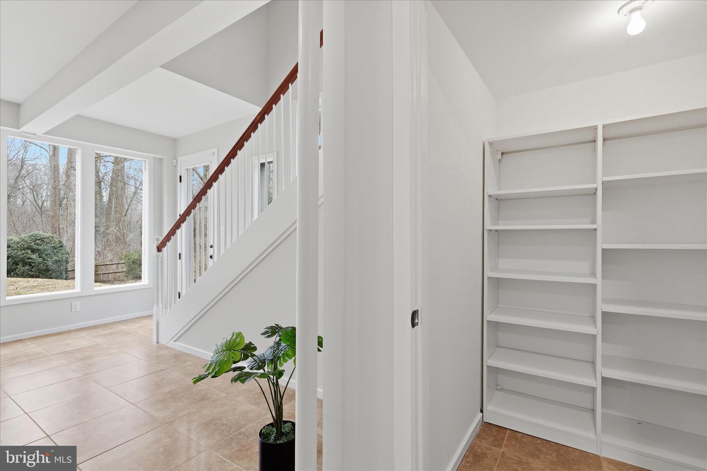 945 HICKORY RUN LN, GREAT FALLS, Virginia 22066, 4 Bedrooms Bedrooms, ,4 BathroomsBathrooms,Residential,For sale,945 HICKORY RUN LN,VAFX2292532 MLS # VAFX2292532