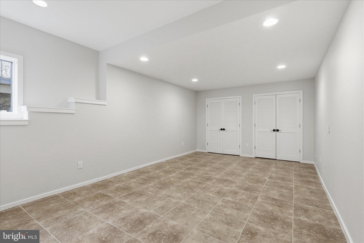 945 HICKORY RUN LN, GREAT FALLS, Virginia 22066, 4 Bedrooms Bedrooms, ,4 BathroomsBathrooms,Residential,For sale,945 HICKORY RUN LN,VAFX2292532 MLS # VAFX2292532