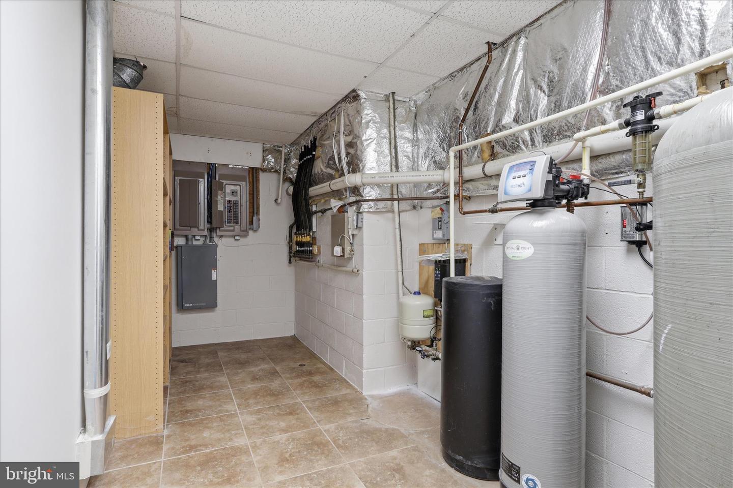 945 HICKORY RUN LN, GREAT FALLS, Virginia 22066, 4 Bedrooms Bedrooms, ,4 BathroomsBathrooms,Residential,For sale,945 HICKORY RUN LN,VAFX2292532 MLS # VAFX2292532