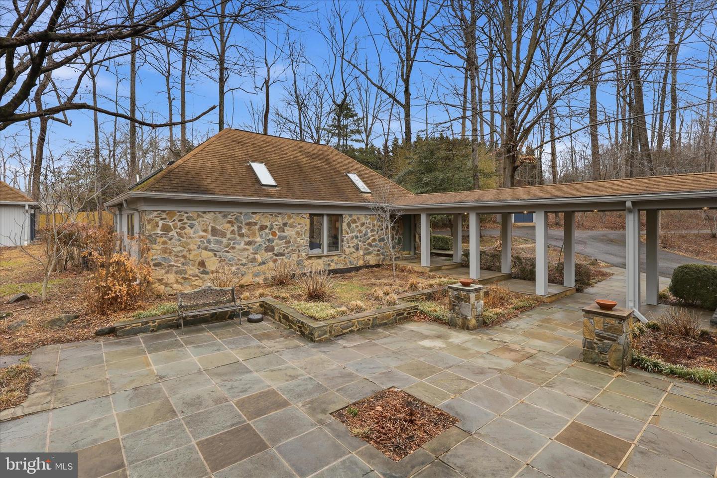 945 HICKORY RUN LN, GREAT FALLS, Virginia 22066, 4 Bedrooms Bedrooms, ,4 BathroomsBathrooms,Residential,For sale,945 HICKORY RUN LN,VAFX2292532 MLS # VAFX2292532