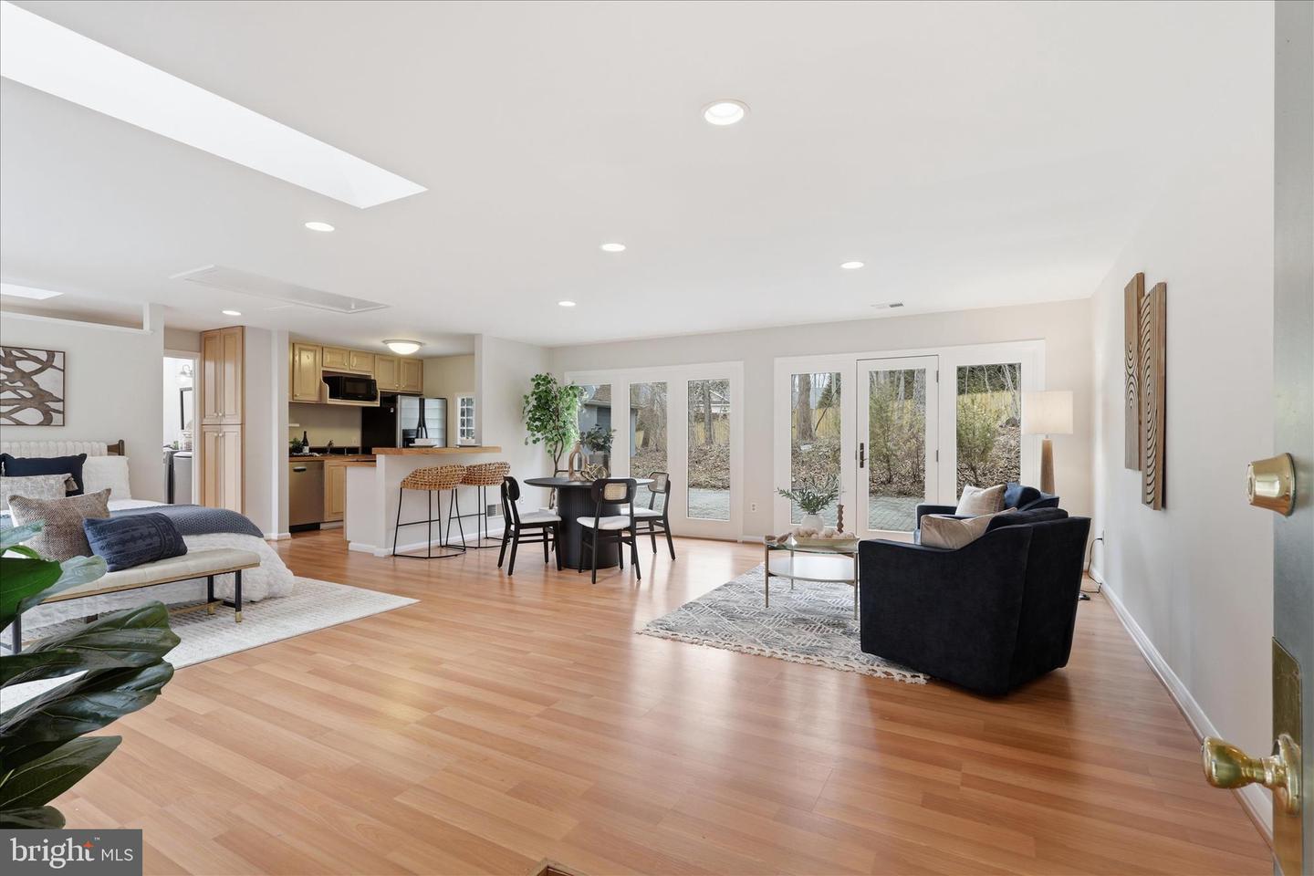 945 HICKORY RUN LN, GREAT FALLS, Virginia 22066, 4 Bedrooms Bedrooms, ,4 BathroomsBathrooms,Residential,For sale,945 HICKORY RUN LN,VAFX2292532 MLS # VAFX2292532