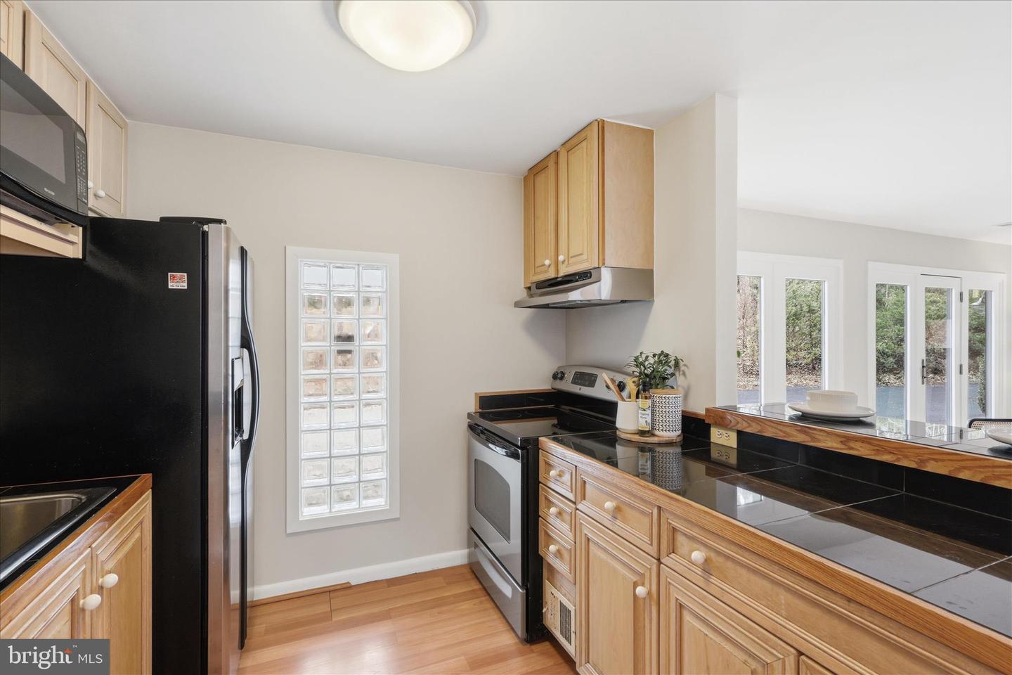 945 HICKORY RUN LN, GREAT FALLS, Virginia 22066, 4 Bedrooms Bedrooms, ,4 BathroomsBathrooms,Residential,For sale,945 HICKORY RUN LN,VAFX2292532 MLS # VAFX2292532