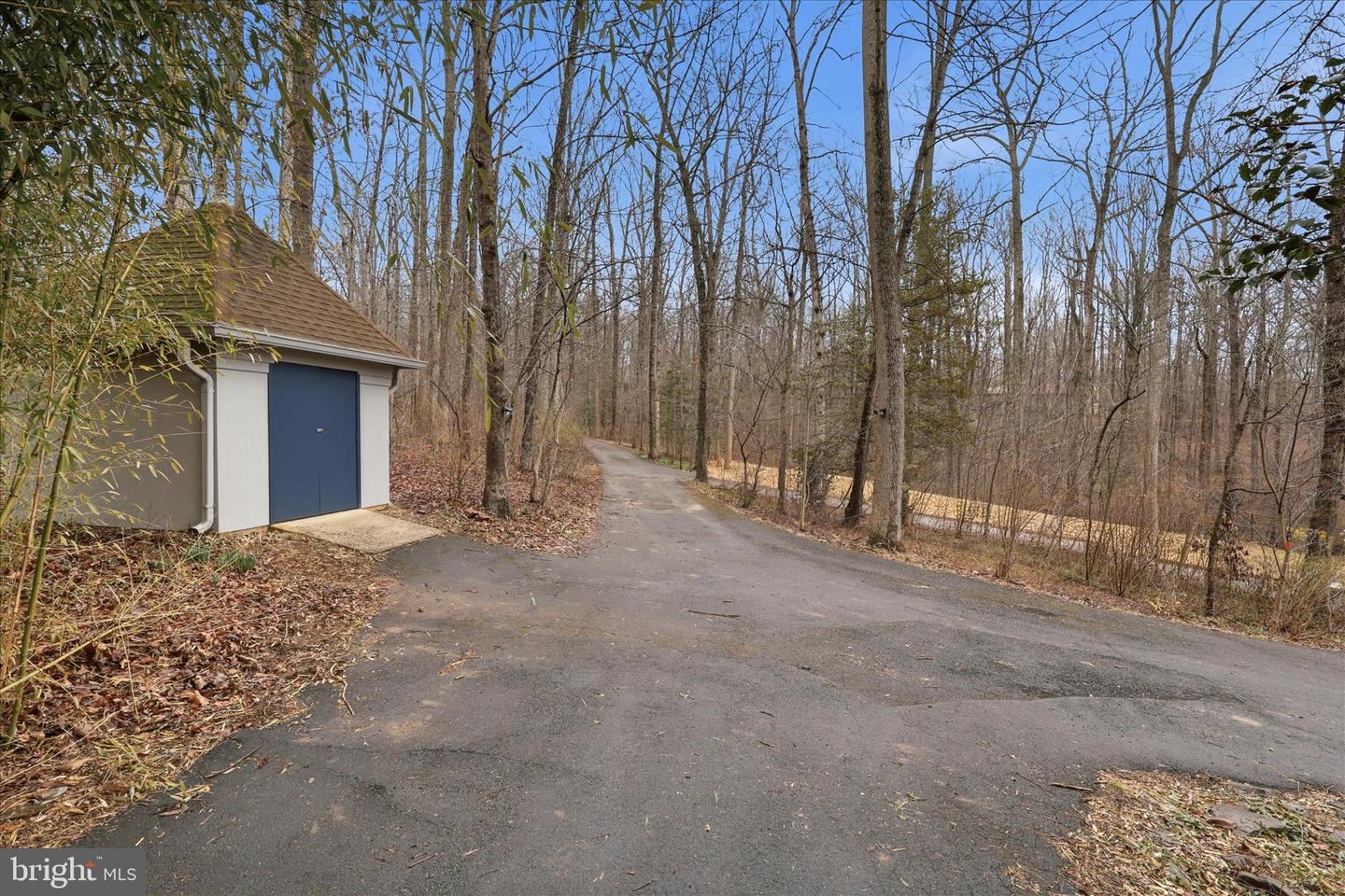 945 HICKORY RUN LN, GREAT FALLS, Virginia 22066, 4 Bedrooms Bedrooms, ,4 BathroomsBathrooms,Residential,For sale,945 HICKORY RUN LN,VAFX2292532 MLS # VAFX2292532