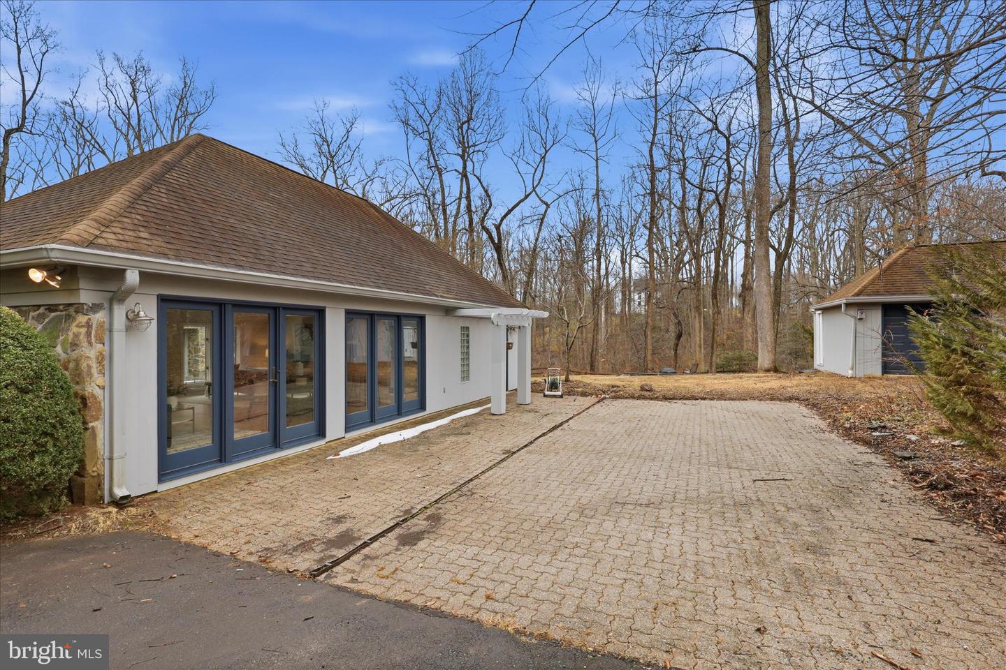 945 HICKORY RUN LN, GREAT FALLS, Virginia 22066, 4 Bedrooms Bedrooms, ,4 BathroomsBathrooms,Residential,For sale,945 HICKORY RUN LN,VAFX2292532 MLS # VAFX2292532