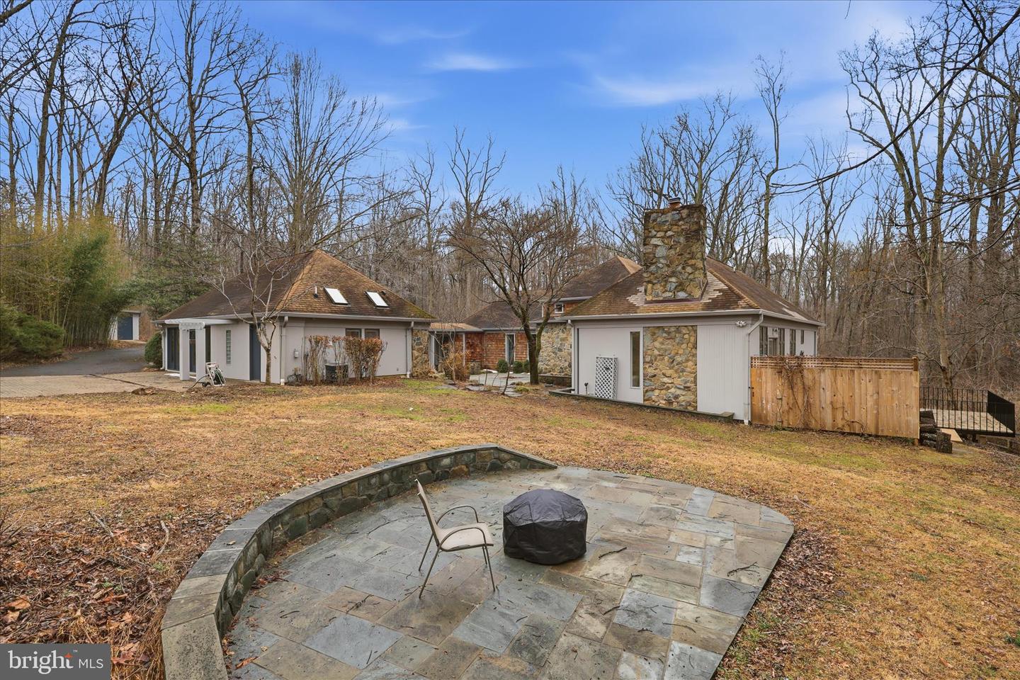 945 HICKORY RUN LN, GREAT FALLS, Virginia 22066, 4 Bedrooms Bedrooms, ,4 BathroomsBathrooms,Residential,For sale,945 HICKORY RUN LN,VAFX2292532 MLS # VAFX2292532