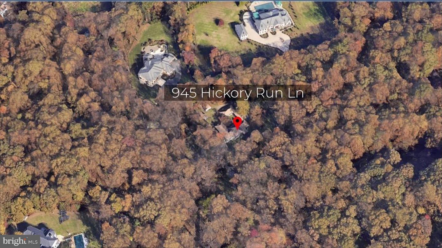 945 HICKORY RUN LN, GREAT FALLS, Virginia 22066, 4 Bedrooms Bedrooms, ,4 BathroomsBathrooms,Residential,For sale,945 HICKORY RUN LN,VAFX2292532 MLS # VAFX2292532