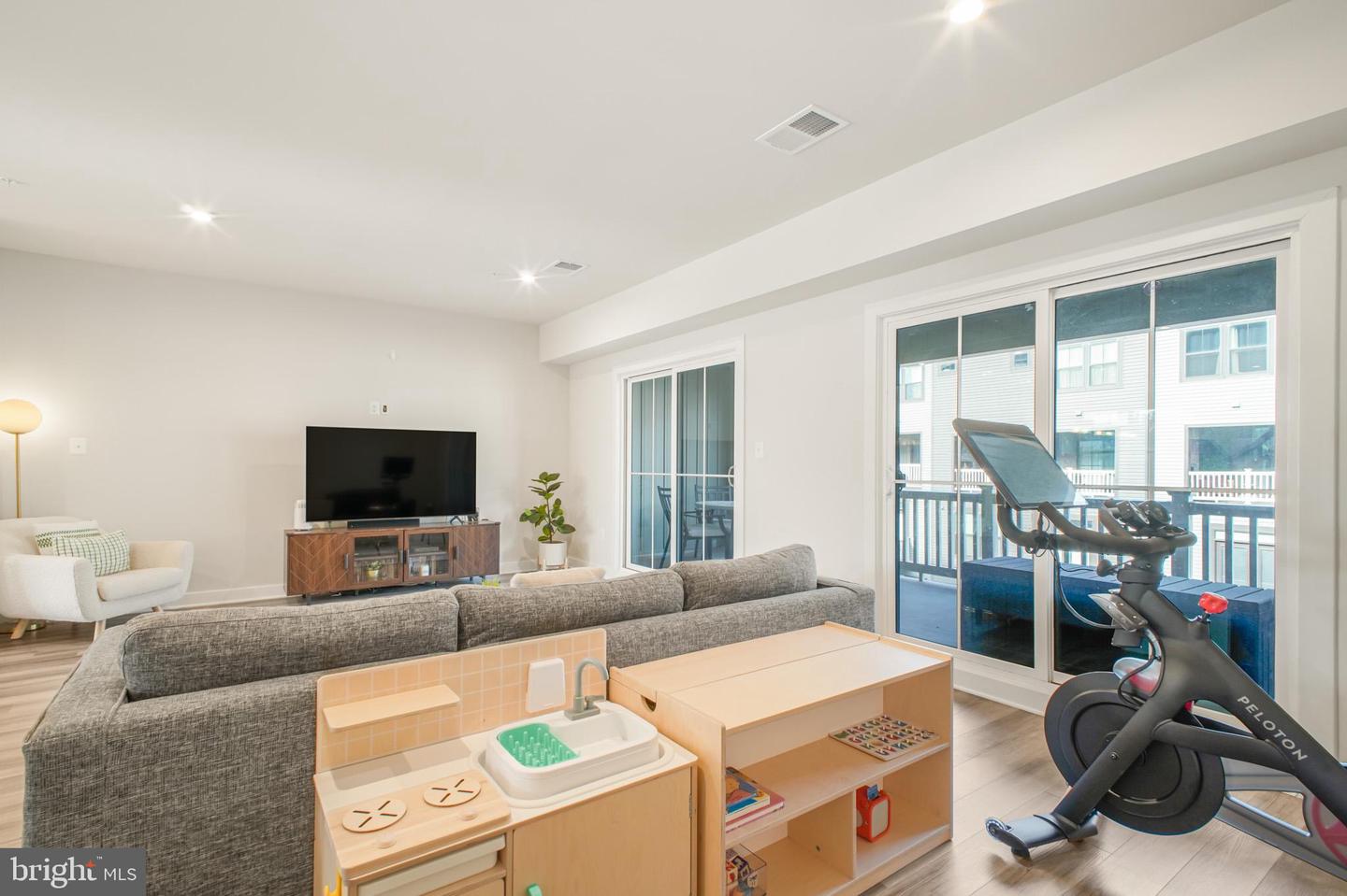 2747 VELOCITY RD #30F, HERNDON, Virginia 20171, 3 Bedrooms Bedrooms, ,2 BathroomsBathrooms,Residential,For sale,2747 VELOCITY RD #30F,VAFX2292548 MLS # VAFX2292548