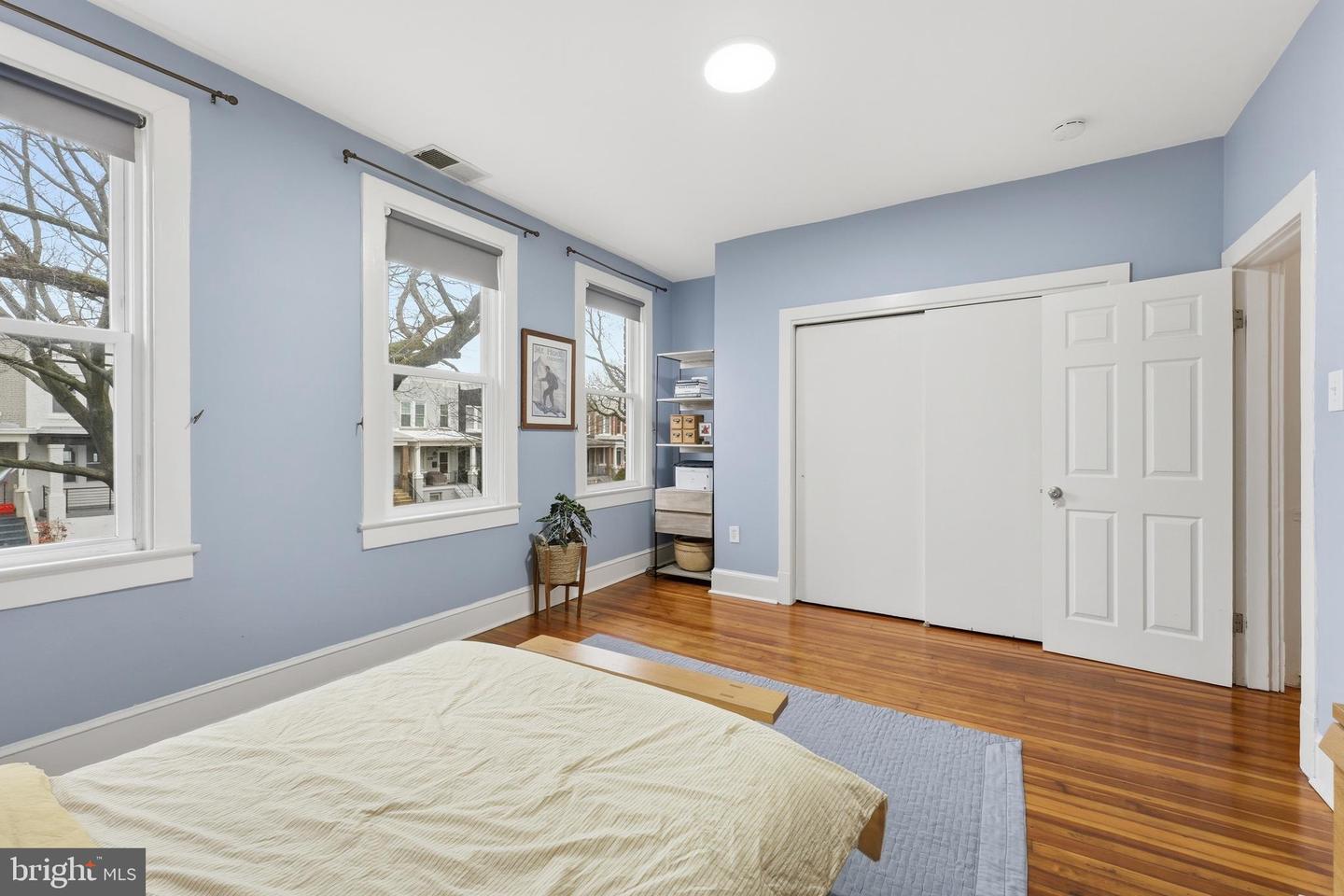 215 15TH ST NE, WASHINGTON, District Of Columbia 20002, 3 Bedrooms Bedrooms, ,1 BathroomBathrooms,Residential,For sale,215 15TH ST NE,DCDC2247558 MLS # DCDC2247558