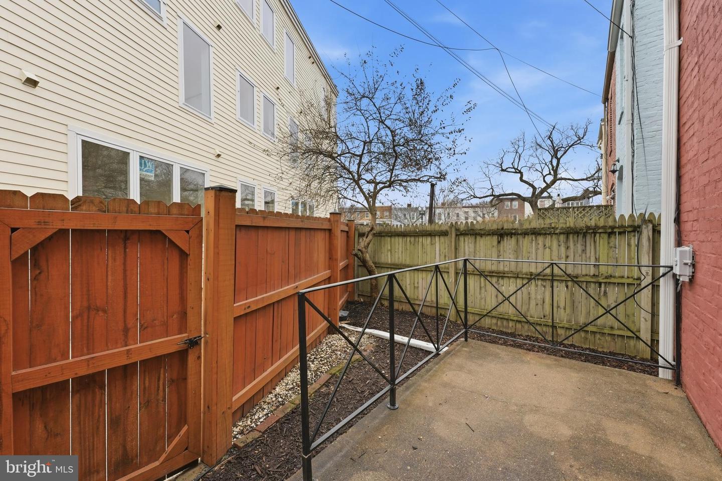 215 15TH ST NE, WASHINGTON, District Of Columbia 20002, 3 Bedrooms Bedrooms, ,1 BathroomBathrooms,Residential,For sale,215 15TH ST NE,DCDC2247558 MLS # DCDC2247558