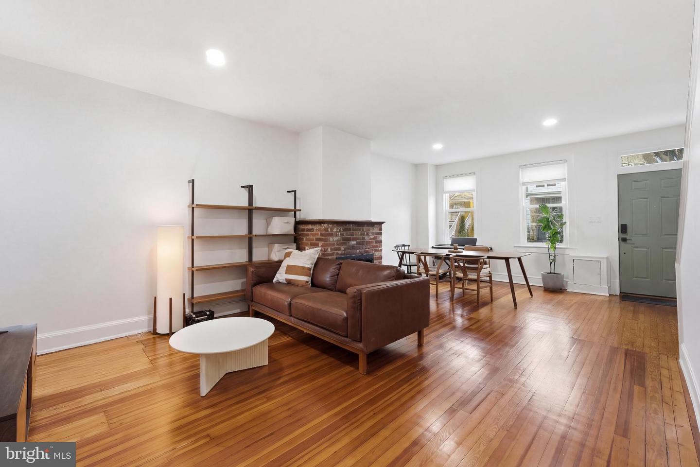 215 15TH ST NE, WASHINGTON, District Of Columbia 20002, 3 Bedrooms Bedrooms, ,1 BathroomBathrooms,Residential,For sale,215 15TH ST NE,DCDC2247558 MLS # DCDC2247558