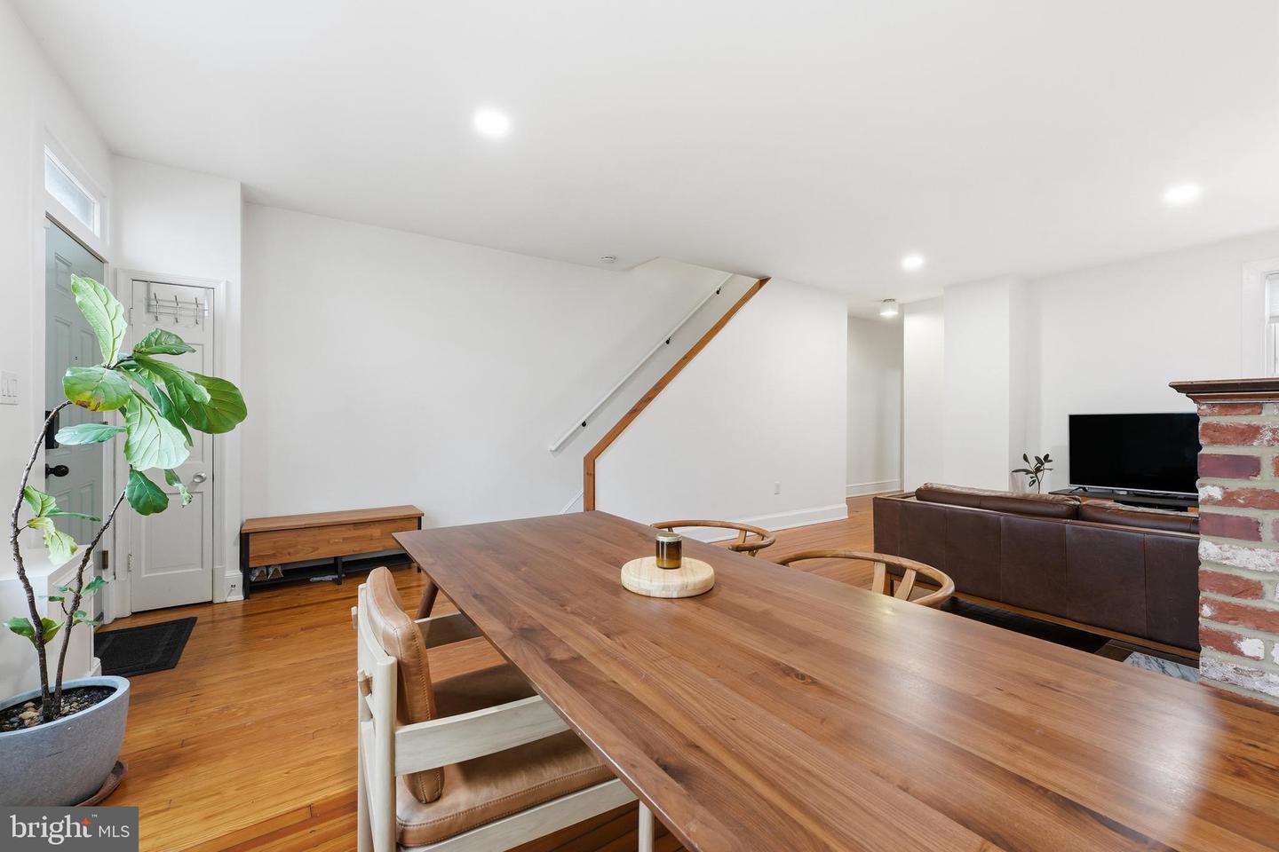 215 15TH ST NE, WASHINGTON, District Of Columbia 20002, 3 Bedrooms Bedrooms, ,1 BathroomBathrooms,Residential,For sale,215 15TH ST NE,DCDC2247558 MLS # DCDC2247558