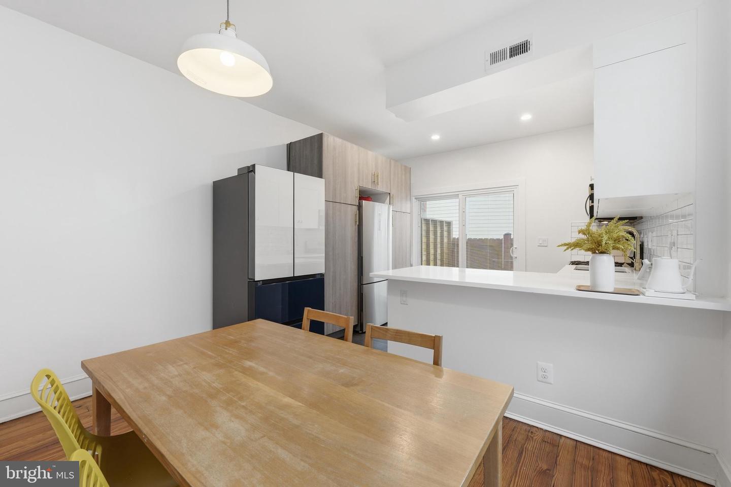 215 15TH ST NE, WASHINGTON, District Of Columbia 20002, 3 Bedrooms Bedrooms, ,1 BathroomBathrooms,Residential,For sale,215 15TH ST NE,DCDC2247558 MLS # DCDC2247558