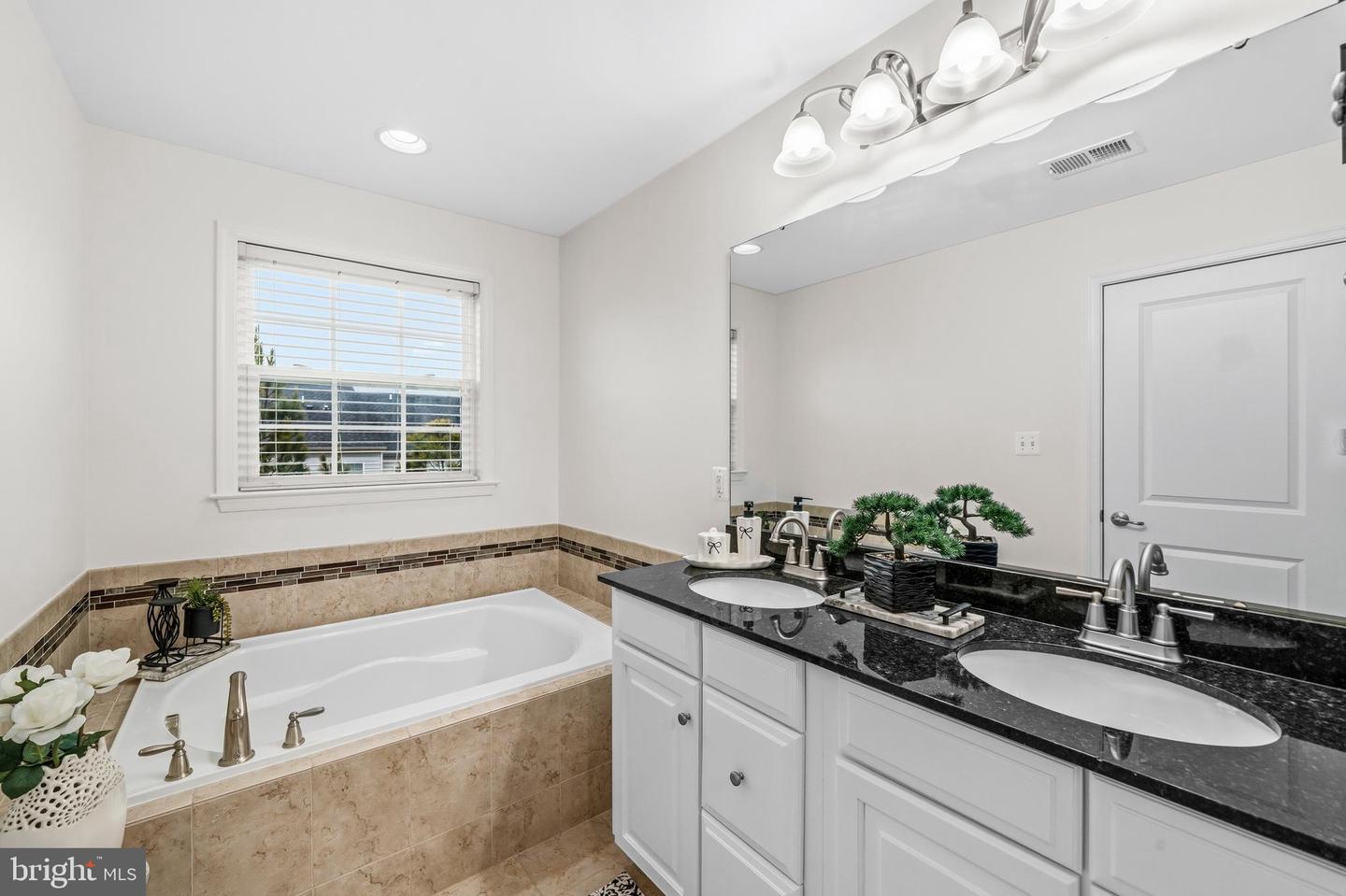 7006 DARBEY KNOLL DR, GAINESVILLE, Virginia 20155, 3 Bedrooms Bedrooms, ,3 BathroomsBathrooms,Residential,For sale,7006 DARBEY KNOLL DR,VAPW2113194 MLS # VAPW2113194