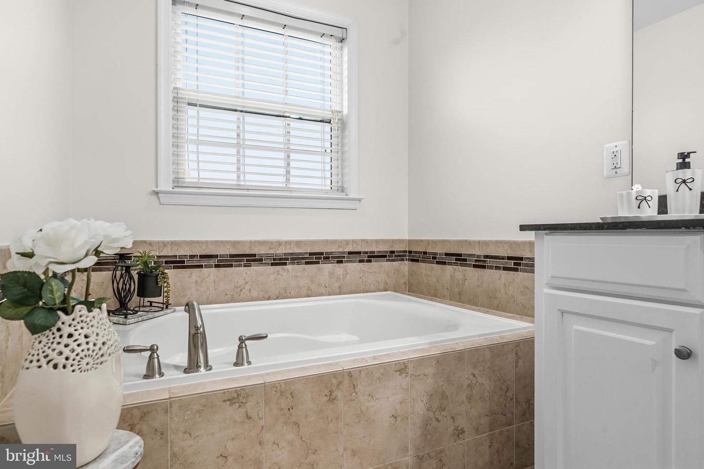 7006 DARBEY KNOLL DR, GAINESVILLE, Virginia 20155, 3 Bedrooms Bedrooms, ,3 BathroomsBathrooms,Residential,For sale,7006 DARBEY KNOLL DR,VAPW2113194 MLS # VAPW2113194