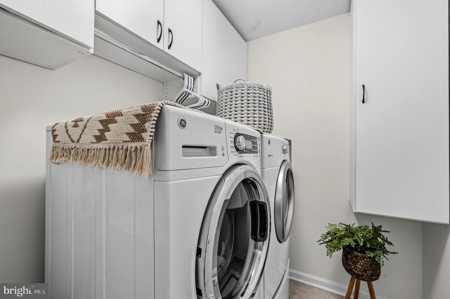 7006 DARBEY KNOLL DR, GAINESVILLE, Virginia 20155, 3 Bedrooms Bedrooms, ,3 BathroomsBathrooms,Residential,For sale,7006 DARBEY KNOLL DR,VAPW2113194 MLS # VAPW2113194