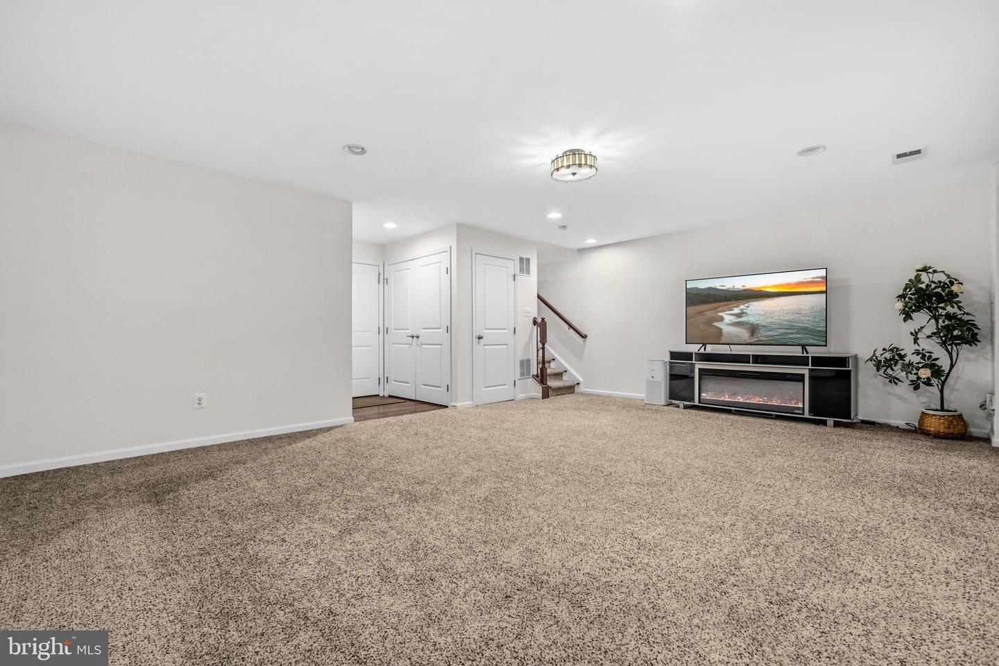 7006 DARBEY KNOLL DR, GAINESVILLE, Virginia 20155, 3 Bedrooms Bedrooms, ,3 BathroomsBathrooms,Residential,For sale,7006 DARBEY KNOLL DR,VAPW2113194 MLS # VAPW2113194