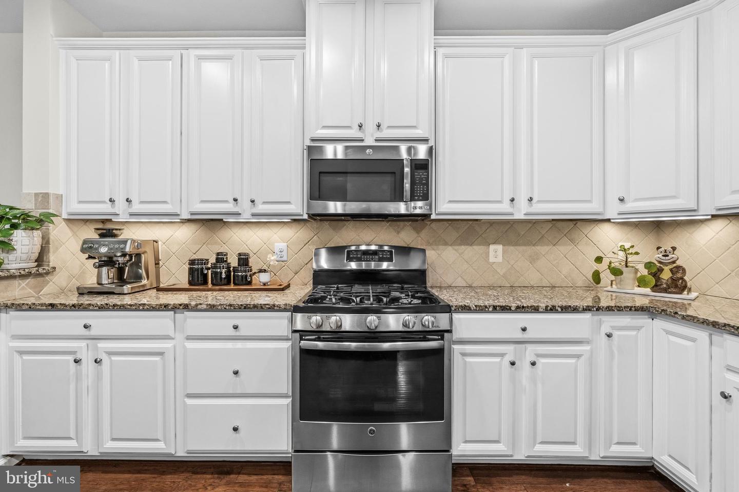 7006 DARBEY KNOLL DR, GAINESVILLE, Virginia 20155, 3 Bedrooms Bedrooms, ,3 BathroomsBathrooms,Residential,For sale,7006 DARBEY KNOLL DR,VAPW2113194 MLS # VAPW2113194