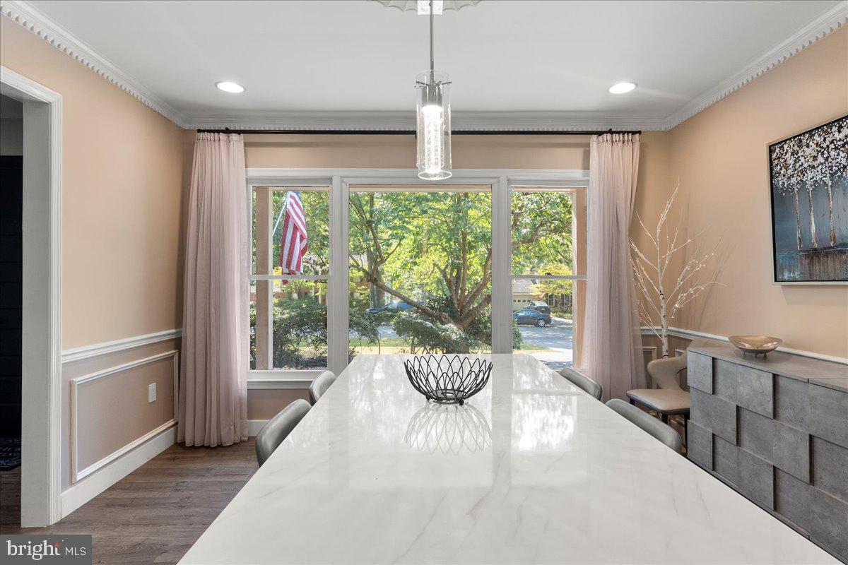 12183 HOLLY KNOLL CIR, GREAT FALLS, Virginia 22066, 4 Bedrooms Bedrooms, ,3 BathroomsBathrooms,Residential,For sale,12183 HOLLY KNOLL CIR,VAFX2292600 MLS # VAFX2292600