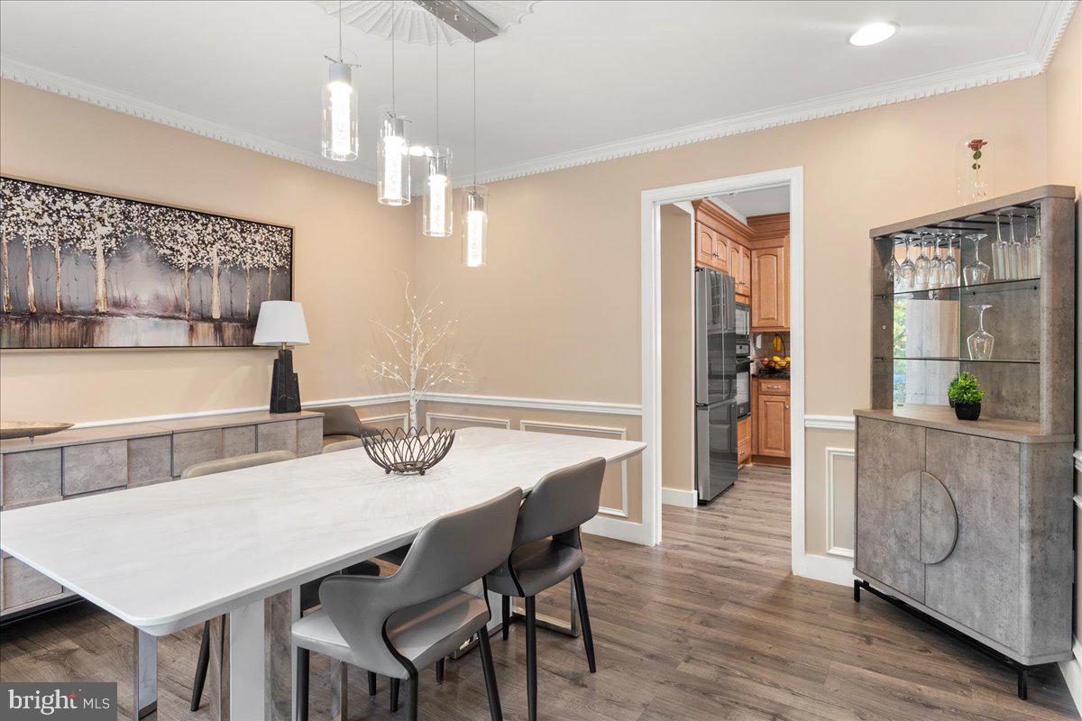 12183 HOLLY KNOLL CIR, GREAT FALLS, Virginia 22066, 4 Bedrooms Bedrooms, ,3 BathroomsBathrooms,Residential,For sale,12183 HOLLY KNOLL CIR,VAFX2292600 MLS # VAFX2292600