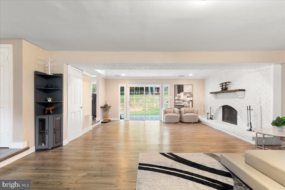 12183 HOLLY KNOLL CIR, GREAT FALLS, Virginia 22066, 4 Bedrooms Bedrooms, ,3 BathroomsBathrooms,Residential,For sale,12183 HOLLY KNOLL CIR,VAFX2292600 MLS # VAFX2292600