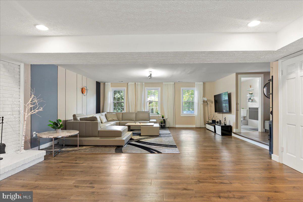 12183 HOLLY KNOLL CIR, GREAT FALLS, Virginia 22066, 4 Bedrooms Bedrooms, ,3 BathroomsBathrooms,Residential,For sale,12183 HOLLY KNOLL CIR,VAFX2292600 MLS # VAFX2292600