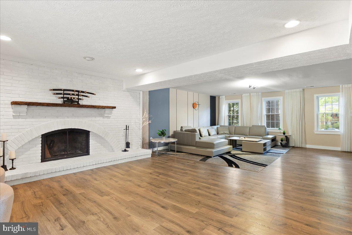 12183 HOLLY KNOLL CIR, GREAT FALLS, Virginia 22066, 4 Bedrooms Bedrooms, ,3 BathroomsBathrooms,Residential,For sale,12183 HOLLY KNOLL CIR,VAFX2292600 MLS # VAFX2292600