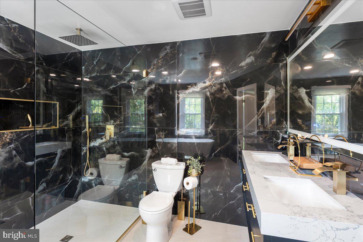 12183 HOLLY KNOLL CIR, GREAT FALLS, Virginia 22066, 4 Bedrooms Bedrooms, ,3 BathroomsBathrooms,Residential,For sale,12183 HOLLY KNOLL CIR,VAFX2292600 MLS # VAFX2292600