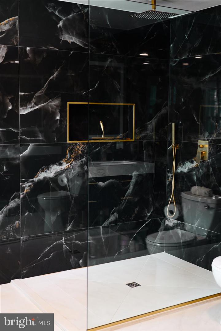 12183 HOLLY KNOLL CIR, GREAT FALLS, Virginia 22066, 4 Bedrooms Bedrooms, ,3 BathroomsBathrooms,Residential,For sale,12183 HOLLY KNOLL CIR,VAFX2292600 MLS # VAFX2292600