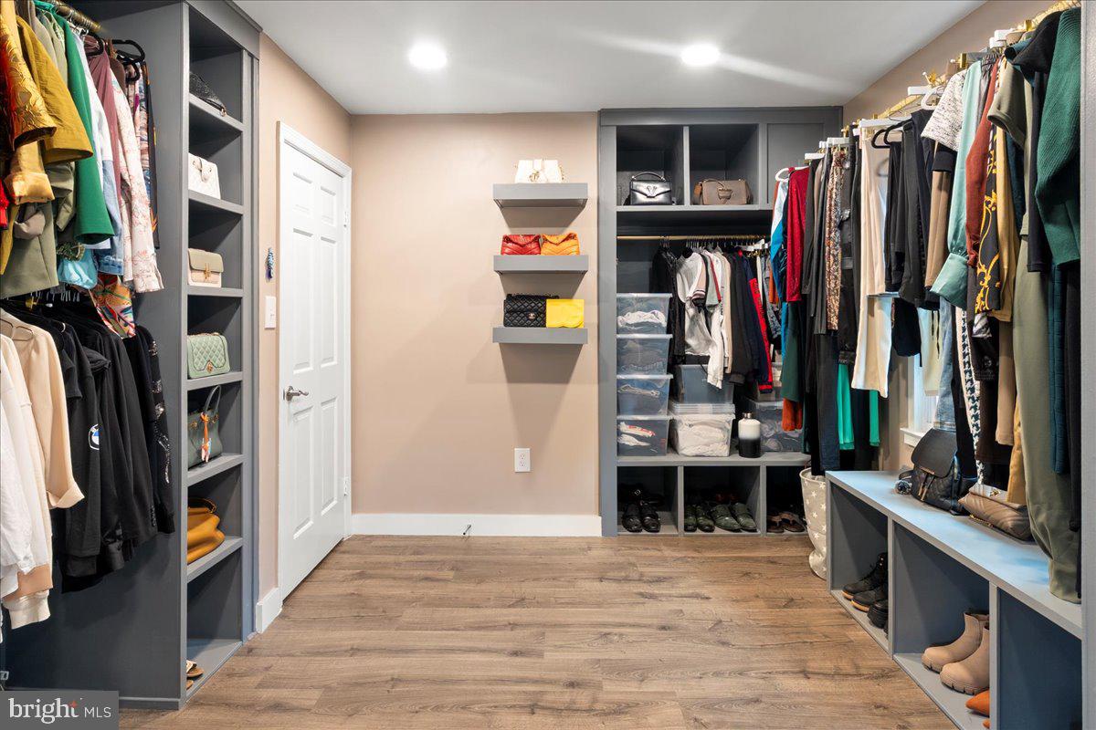 12183 HOLLY KNOLL CIR, GREAT FALLS, Virginia 22066, 4 Bedrooms Bedrooms, ,3 BathroomsBathrooms,Residential,For sale,12183 HOLLY KNOLL CIR,VAFX2292600 MLS # VAFX2292600