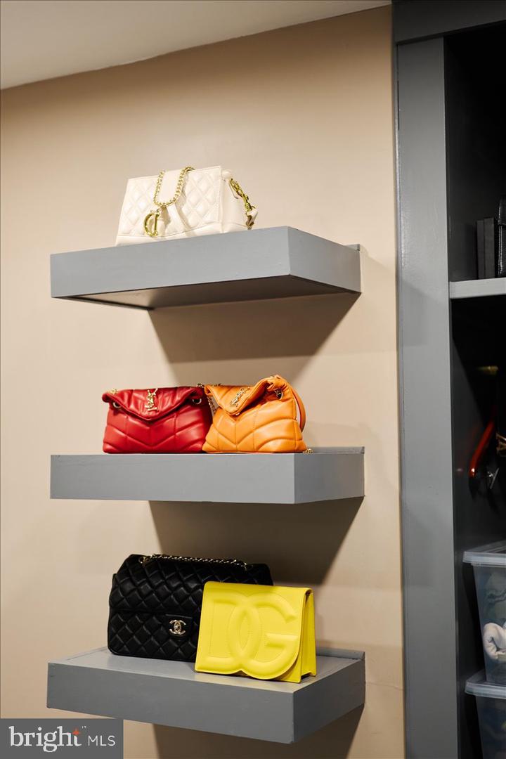 12183 HOLLY KNOLL CIR, GREAT FALLS, Virginia 22066, 4 Bedrooms Bedrooms, ,3 BathroomsBathrooms,Residential,For sale,12183 HOLLY KNOLL CIR,VAFX2292600 MLS # VAFX2292600