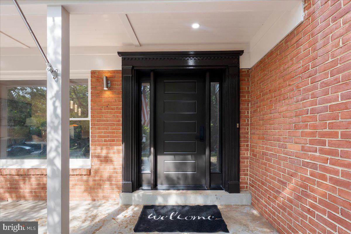 12183 HOLLY KNOLL CIR, GREAT FALLS, Virginia 22066, 4 Bedrooms Bedrooms, ,3 BathroomsBathrooms,Residential,For sale,12183 HOLLY KNOLL CIR,VAFX2292600 MLS # VAFX2292600