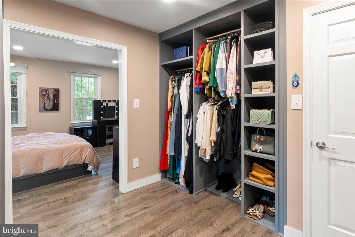 12183 HOLLY KNOLL CIR, GREAT FALLS, Virginia 22066, 4 Bedrooms Bedrooms, ,3 BathroomsBathrooms,Residential,For sale,12183 HOLLY KNOLL CIR,VAFX2292600 MLS # VAFX2292600